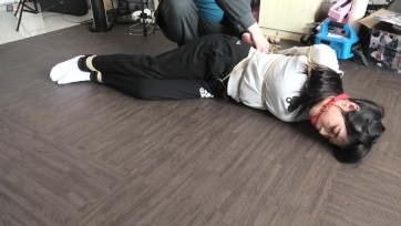 【绳之韵】丰满妹子小罗裳试镜第一集：日常生活休闲装、白袜，直臂驷马，大号口球，强制震动，极限测试（真实的妹子、真实的身体、真实的呻吟与反映，这一切都很可爱、完美）